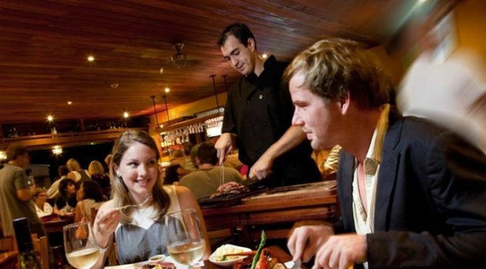 Patronii hotelurilor și restaurantelor se declară în favoarea restricțiilor pentru cei nevaccinați. „Folosirea certificatelor de vaccinare ar putea ajuta industria”