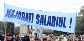 Elevii încep școala, profesorii protestele