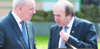 Dă cu o mână și vei primi cu două!