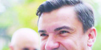 Alo? Aterizează păsărica!