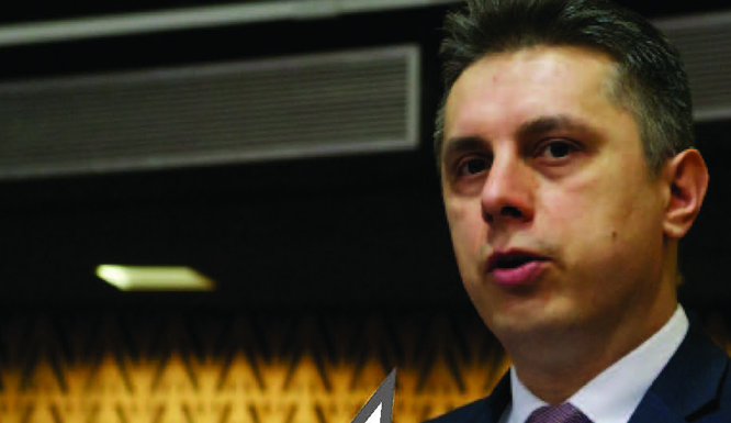 S-avem pardon, s-agită apele. În borcane. S-avem pardon, s-agită apele. În borcane.