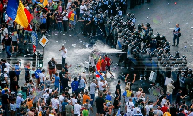 Jandarmeria recunoaște OFICIAL: Cine a DAT ORDIN să se intervină în FORȚĂ