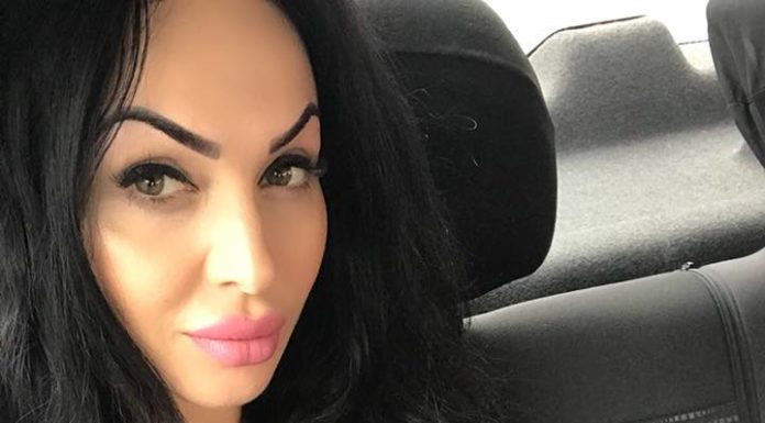 E buna, e divortata, dar si foarte dotata