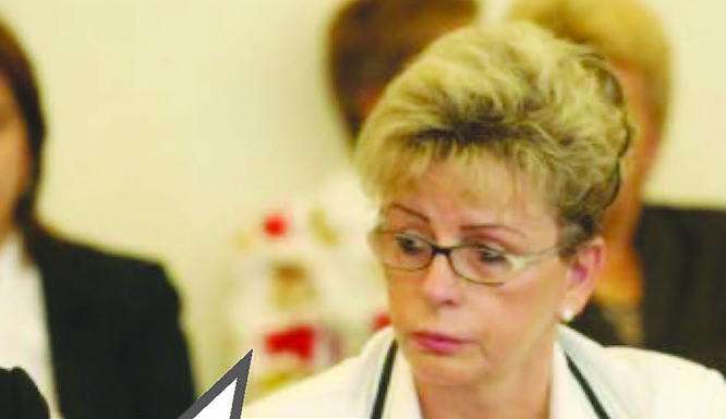 Fata mamii, fă-te că lucrezi. Restu-i can-can Fata mamii, fă-te că lucrezi. Restu-i can-can