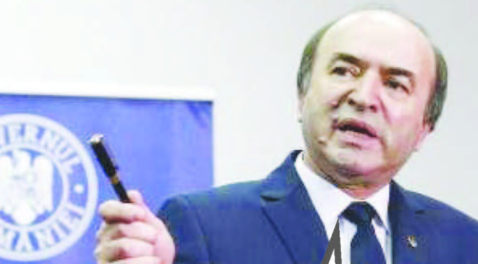 Ce rimează cu sinistru și este rector? Ce rimează cu sinistru și este rector?