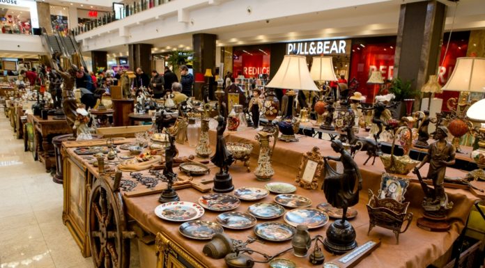 OBIECTE DE ARTĂ ȘI ANTICHITĂȚI, DAR ȘI BIJUTERII ȘI ACCESORII, LA TÂRGURILE DE LA PALAS