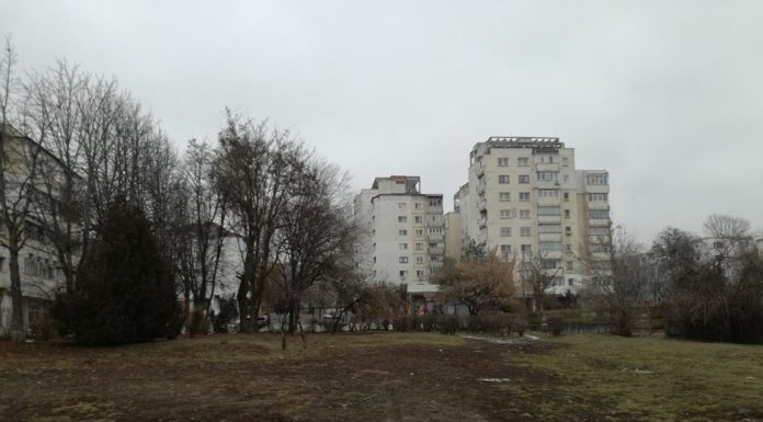 Scandalul din Oancea: Dezvoltatorul vrea să fure parcul de joacă