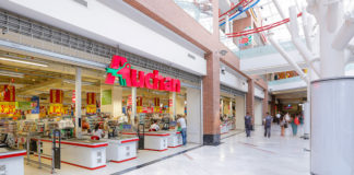 Lupta salariilor din retail se intensifică. Auchan a crescut salariul operatorilor de vânzări