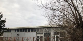 Mărul otrăvit! A cumpărat o hală în Podu de Piatră și s-a ruinat