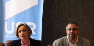 Rachiu din găinaț politic, rafinat by USR Iași