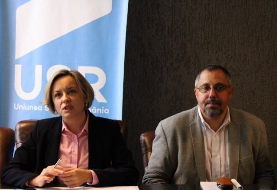 Rachiu din găinaț politic, rafinat by USR Iași