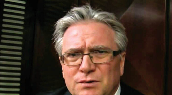 Proces mascaradă. Sponsorul care a plătit excursiile lui Tinică a dat în judecată Institutul Inimii