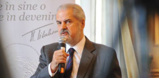 Adrian Năstase conferențiază joi la Iași, la Casa Armatei