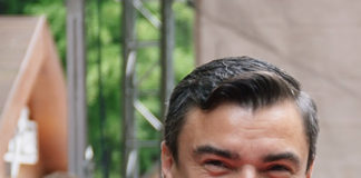 Odă Tovarăşului Primar, General, Isus şi Tătic Mihai Chirica