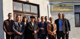 Senatorul USR Dan Lungu a ajuns în comuna Valea Seacă: peste 900 de cărți au fost donate bibliotecii școlare