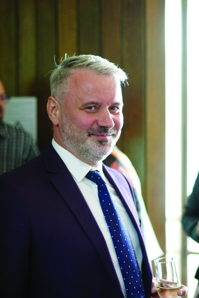 Vântul bate, apa trece, ... bolovanii dau din coate