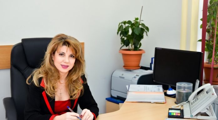 Duamna Mulimbiţa Munteanu + dom’ Scrobin Iacoban = Love, lovele & bikini di chele