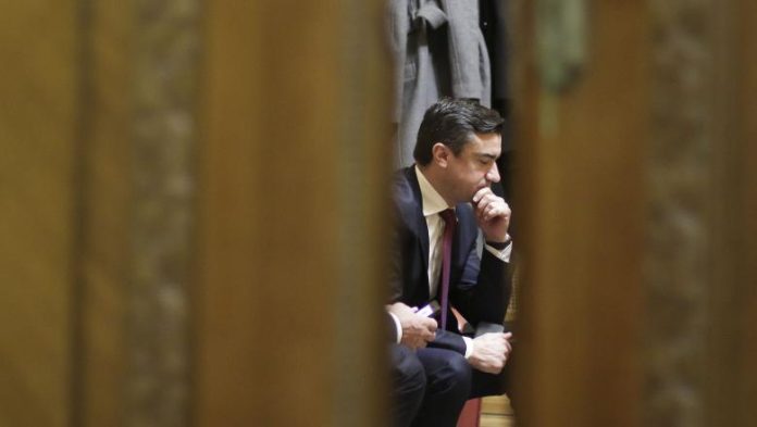 Primarul, lucșii și bănățenii sau atenție la butelie!