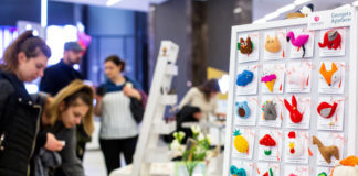 MĂRȚIȘOARE CREATE DE ARTIȘTI PLASTICI ȘI ARTIZANI, LA CEL MAI MARE TÂRG DE PROFIL, LA PALAS