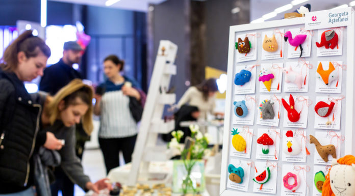 MĂRȚIȘOARE CREATE DE ARTIȘTI PLASTICI ȘI ARTIZANI, LA CEL MAI MARE TÂRG DE PROFIL, LA PALAS