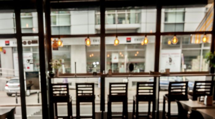 România a închis barurile, cafenelele și restaurantele, prin ordonanță militară