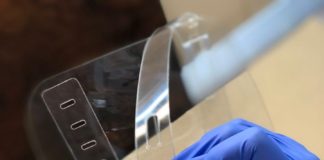 O companie ieșeană de publicitate se reprofilează pe producția de viziere