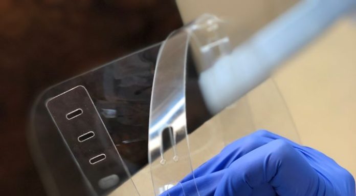 O companie ieșeană de publicitate se reprofilează pe producția de viziere