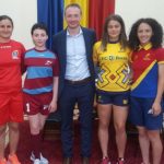 Cine are, are. De dat. Cine are, are. De dat.