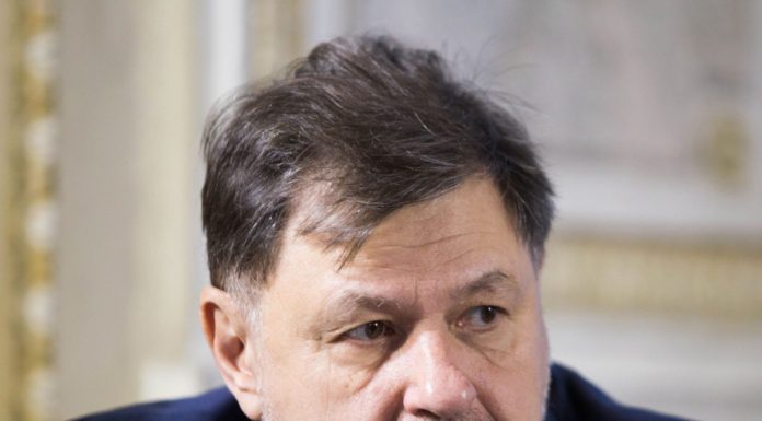 Alexandru Rafila: Mănușile dau un fals sentiment de siguranță