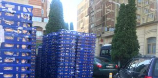 Iată cum sunt depozitate alimentele la McDonalds! Mii de chifle lăsate în soare, în parcare, printre mașini