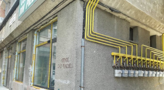 Scandal imobiliar în centru. Cabinet stomatologic, lăsat fără ferestre după contruirea unui bloc
