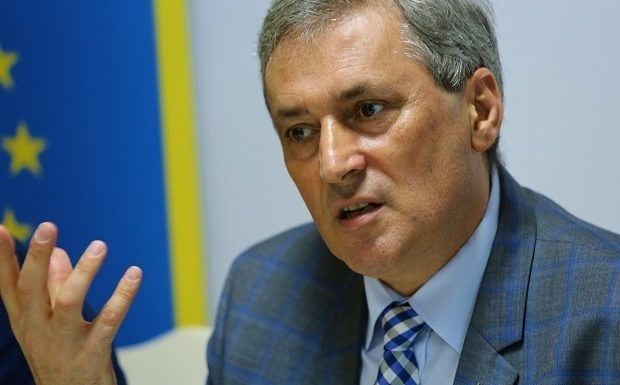 Băgați-l în dubă pe dobitocul Vela