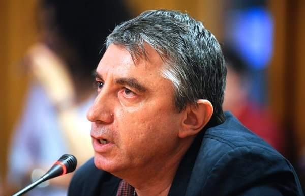 Hrițacii GDS-istului Lăzescu plîng după episcopul sexuitor cu elevii