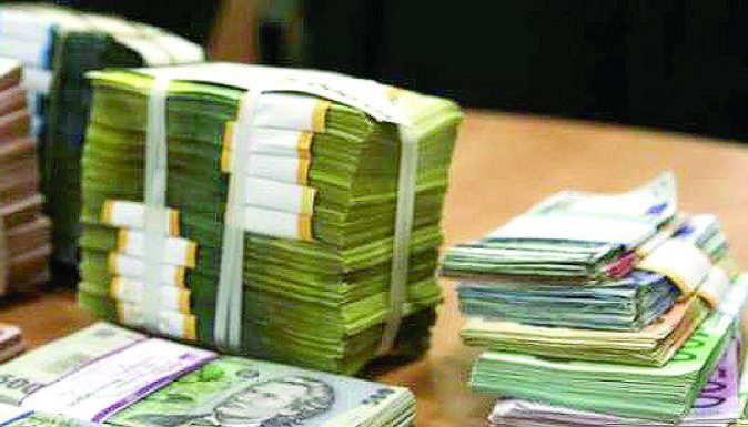 Cat castiga un bugetar si cu cat este platit un angajat la privat. Pe ce cheltuiesc romanii cele mai mari sume de bani