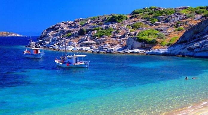 Noua șmecherie prin care sunt păcăliți turișii pe plajele din Grecia: doi români au rămas șocați