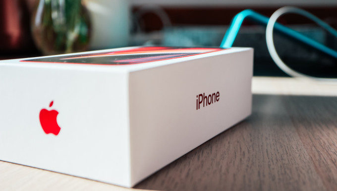 Apple SFIDEAZĂ PANDEMIA: ordinul SURPRIZĂ dat de conducerea companiei producătorilor