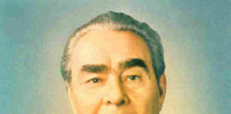 Tovarășul ambasador american are ochelari de cal sovietici