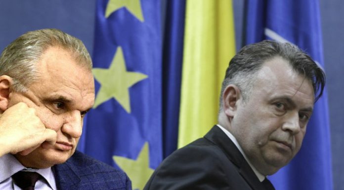 Tătarul, cepoiul, demisia și teatrul ieftin