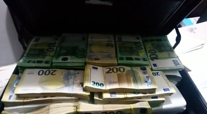 Ce s-a intamplat cu cele doua milioane de euro gasite la perchezitii in dosarul spagilor de la Permise din Suceava