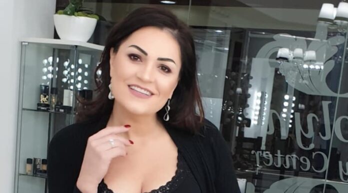 VIDEO Sexy-peremista din AUR, care l-a acuzat in trecut pe Vadim Tudor ca a vrut sa o violeze, propusa pentru arestare intr-un dosar de proxenetism