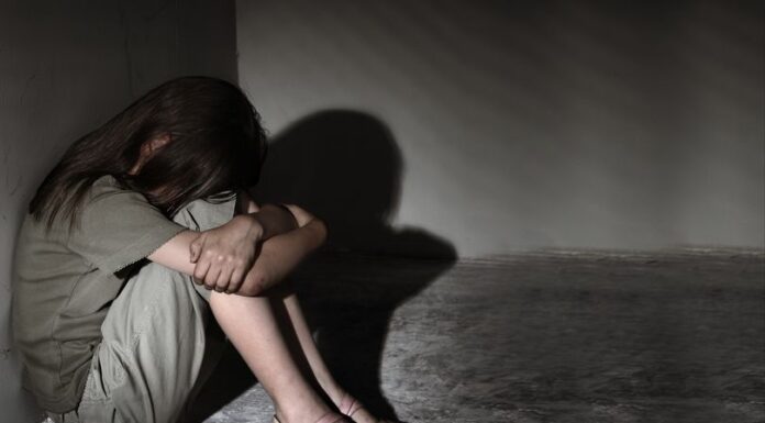 Doi minori obligați să intrețină relații sexuale în public la Iași