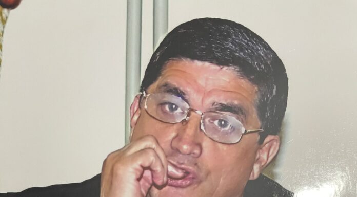Învățătorul Constantin Șerban și-a dat demisia. Mesajul expediat colegilor este conspiraționist și conține greșeli gramaticale