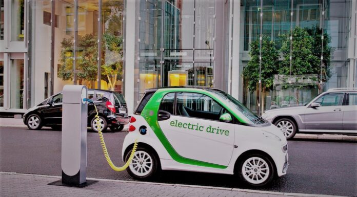 Viitorul e electric: Multe țări din UE pun presiune pentru pentru interzicerea vânzărilor de autoturisme pe benzină şi motorină
