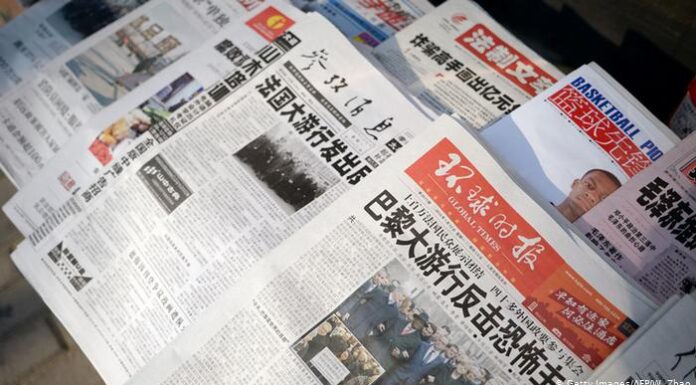 Nebunie la Hong Kong: poliția a arestat 5 directori ai principalului ziar pro-democratic