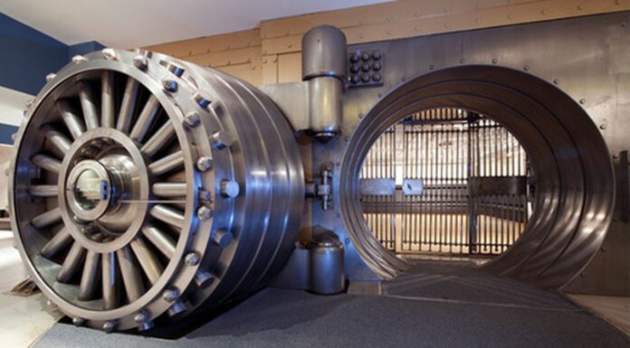 Directorul unei banci din Bucuresti, acuzat ca a furat din tezaurul agentiei 100.000 de lei si 40.000 de euro