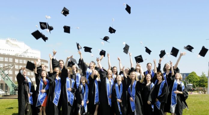 Cum iti alegi facultatea potrivita. Sfaturile specialistilor in cariera pentru absolventii de liceu