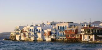 Fugarul Dragoş Săvulescu stă sub control judiciar într-o vilă de lux din insula greacă Mykonos