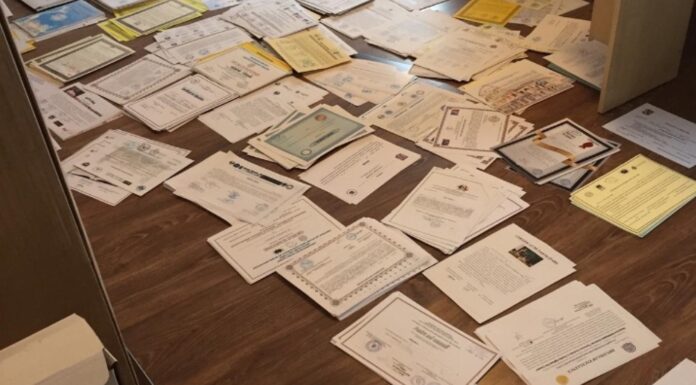 Percheziții într-un dosar cu diplome de masterat false