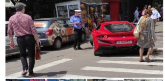 Cum sfida Poliția dezvoltatorul cu Ferrari reținut pentru ultraj