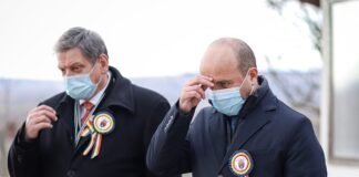 300 de elevi, victimele politicienilor incompetenți. Copiii merg pe jos la școală, primarul se laudă pe facebook